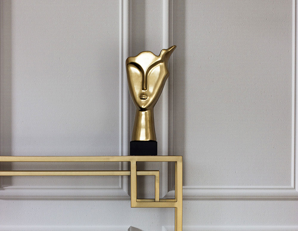FIGURKA DEKORACYJNA złota, kształt twarzy, czarna podstawa, designerski styl FIGURKA DEKORACYJNA złota, kształt twarzy, czarna podstawa, designerski styl