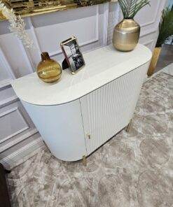 KOMODA Carmen biało-złota, z ryflowanym frontem, kolor off-white (biały półmat), metalowe, złote detale, designerska