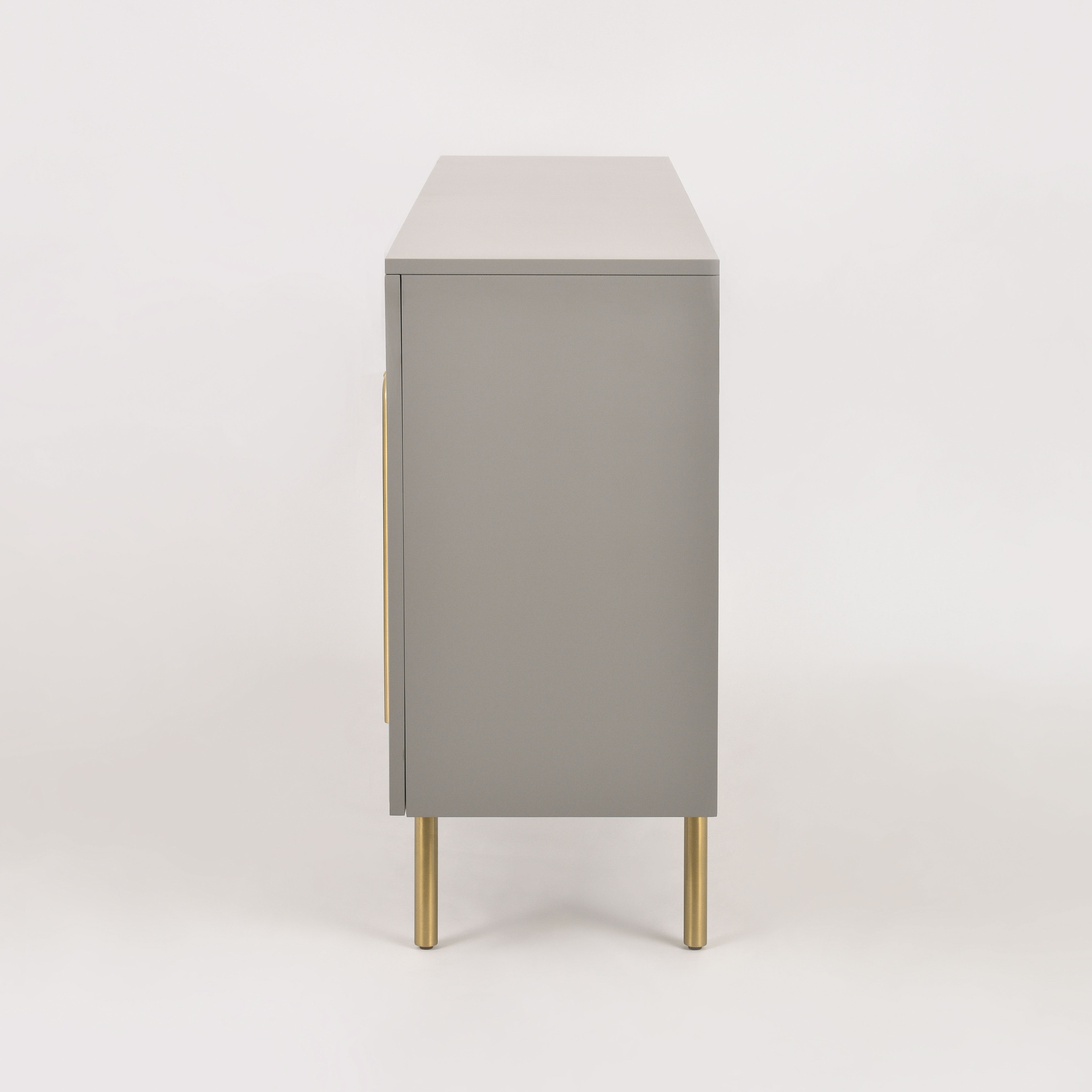 KONSOLA jasnoszara z złotymi dodatkami, fronty drzwi z wytłoczonym wzorem łuków, nowoczesny styl, glamour KONSOLA jasnoszara z złotymi dodatkami, fronty drzwi z wytłoczonym wzorem łuków, nowoczesny styl, glamour