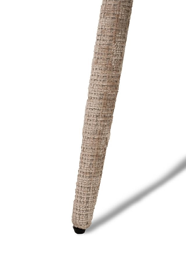 KRZESŁO Iris w beżowej, delikatnie strukturalnej tkaninie, miękkie linie, designerski styl, do salonu KRZESŁO Iris w beżowej, delikatnie strukturalnej tkaninie, miękkie linie, designerski styl, do salonu