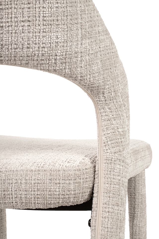 KRZESŁO Kos w beżowej tkaninie, delikatne, miękkie linie oparcia, smukłe nogi, nowoczesny styl, do jadalni KRZESŁO Kos w beżowej tkaninie, delikatne, miękkie linie oparcia, smukłe nogi, nowoczesny styl, do jadalni