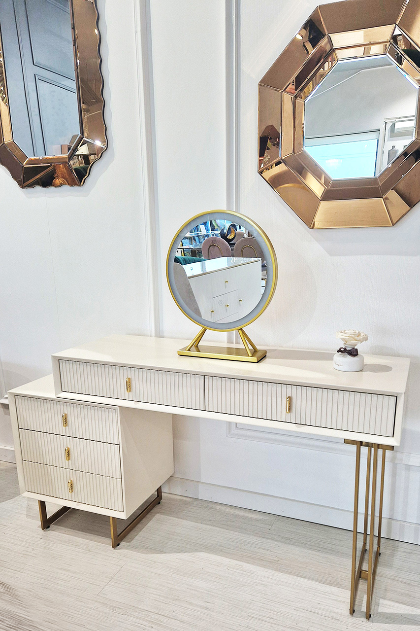 LUSTERKO STOJĄCE okrągłe, złote, do zestawu z toaletką, oświetlenie LED, nowoczesny glamour, ekskluzywne LUSTERKO STOJĄCE okrągłe, złote, do zestawu z toaletką, oświetlenie LED, nowoczesny glamour, ekskluzywne