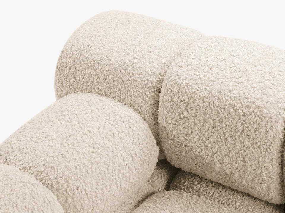 SOFA Bellis 3-osobowa, obicie z bukli (kolor do wyboru), zaoblone kształty, nowoczesny loftowy styl, jasny beżowy, do salonu SOFA Bellis 3-osobowa, obicie z bukli (kolor do wyboru), zaoblone kształty, nowoczesny loftowy styl, jasny beżowy, do salonu