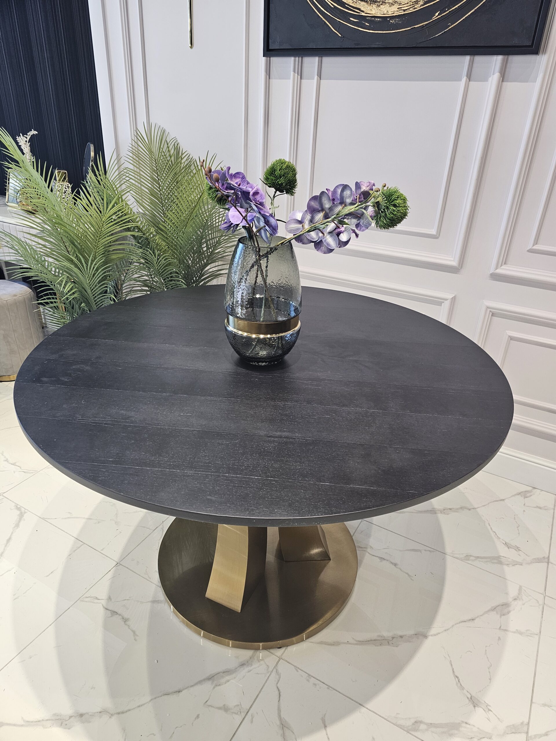 STÓŁ JADALNIANY Aureus okrągły fornirowany blat z możliwością personalizacji koloru i rozmiaru, złota designerska podstawa, nowoczesny, czarny blat STÓŁ JADALNIANY Aureus okrągły fornirowany blat z możliwością personalizacji koloru i rozmiaru, złota designerska podstawa, nowoczesny, czarny blat