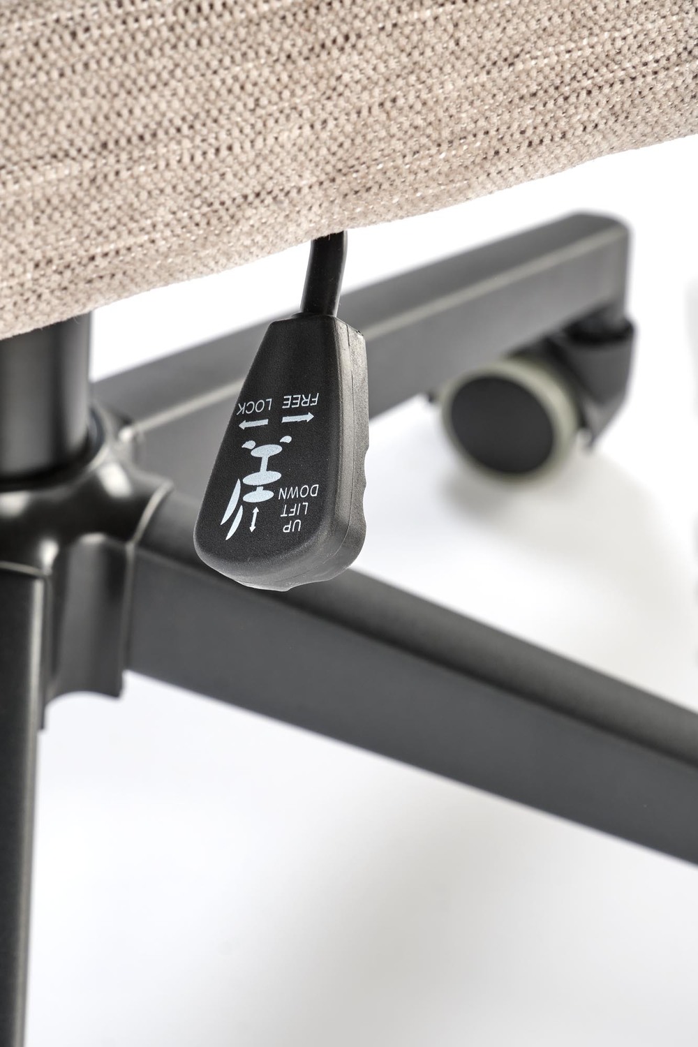 KRZESŁO BIUROWE Adriano z podłokietnikami, beżowa tapicerka, obrotowe, nowoczesny styl-1