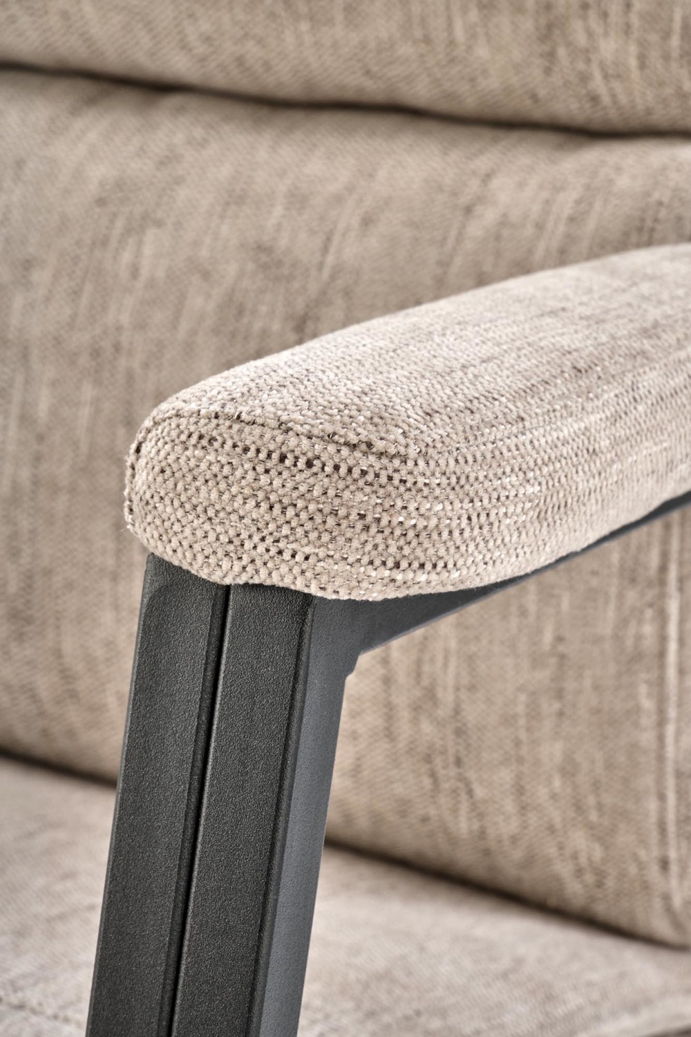 KRZESŁO BIUROWE Adriano z podłokietnikami, beżowa tapicerka, obrotowe, nowoczesny styl, do salonu