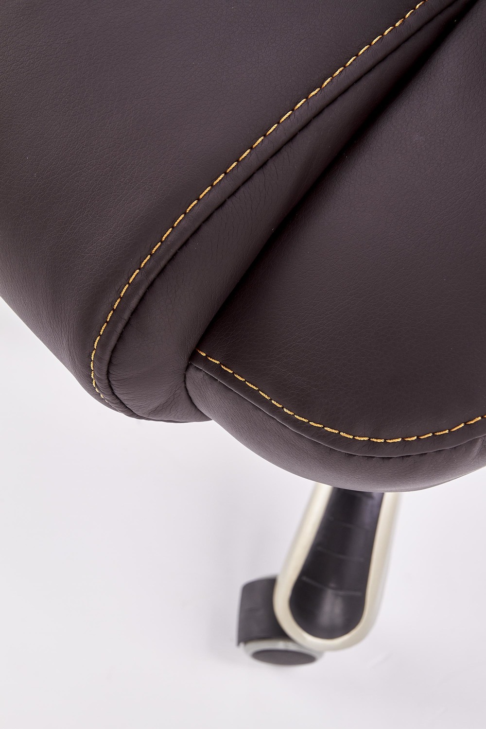 KRZESŁO BIUROWE Desmond, eko skóra w ciemno brązowym, złota podstawa, nowoczesny styl, do biura