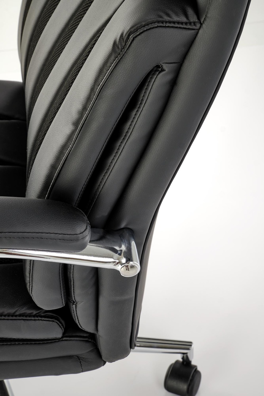KRZESŁO BIUROWE Romano z podłokietnikami, czarna eko skóra z eleganckimi przeszyciami, obrotowe, nowoczesny styl-1