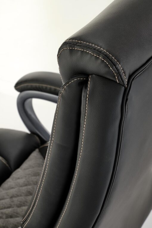 KRZESŁO BIUROWE Steven z podłokietnikami, czarna eko skóry z popielatą tkaniną, eleganckie przeszycia, nowoczesny styl, premium