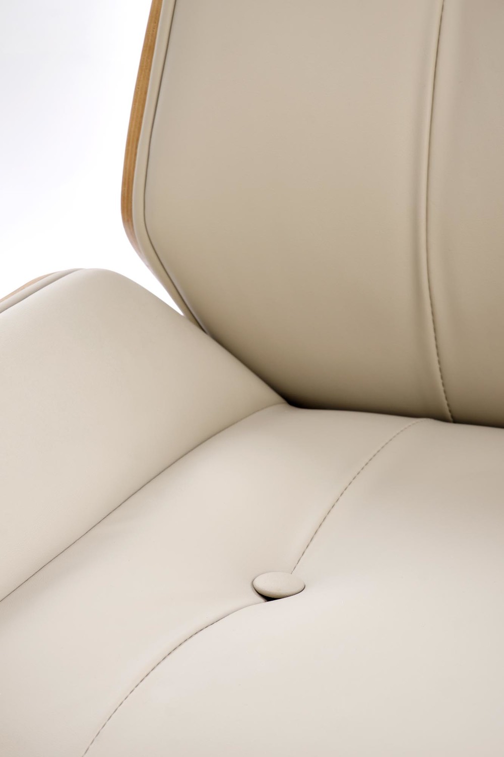 KRZESŁO BIUROWE Webster z beżową tapicerką z eko skóry i orzechowym tyłem, designerski styl, do salonu