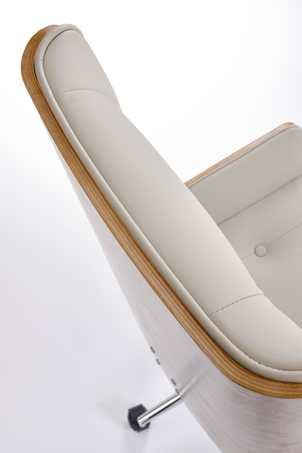 KRZESŁO BIUROWE Webster z beżową tapicerką z eko skóry i orzechowym tyłem, designerski styl, obrotowe