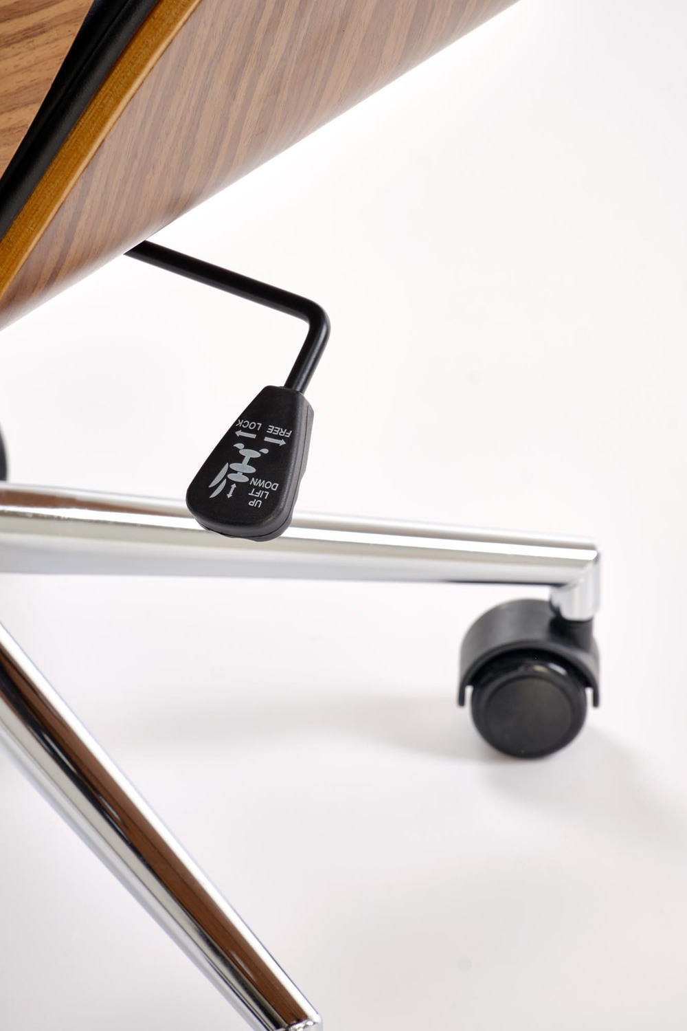 KRZESŁO BIUROWE Webster z czarną tapicerką z eko skóry i orzechowym tyłem, designerski styl, wyrafinowane