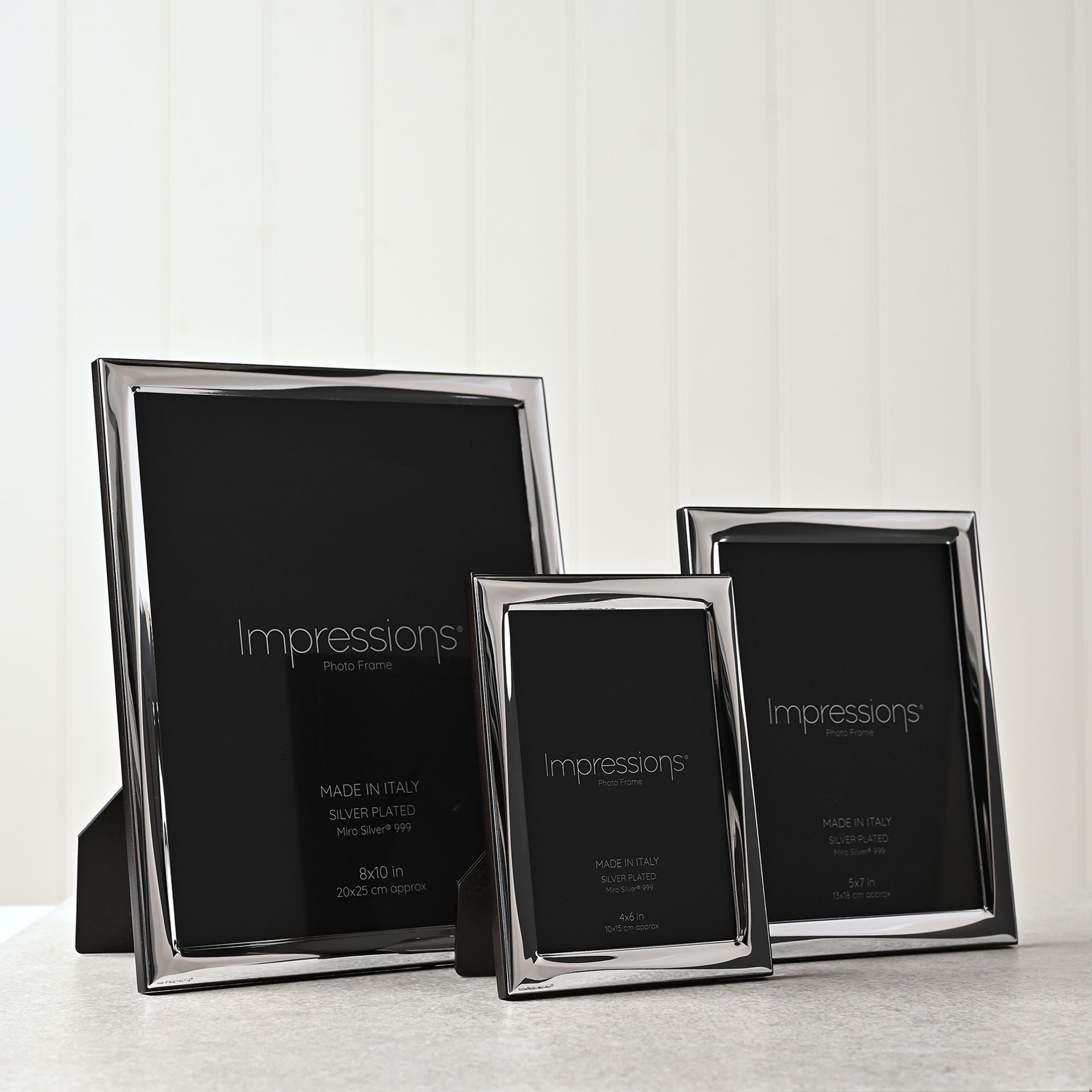 RAMKA NA ZDJĘCIE srebrna, błyszcząca obwódka, drewniany tył, włoska produkcja, nowoczesny styl