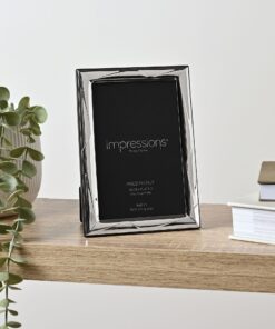 RAMKA NA ZDJĘCIE srebrna, błyszcząca obwódka z geometrycznym delikatnym wzorem, drewniany tył, włoska produkcja, nowoczesny styl 4x6, piękna
