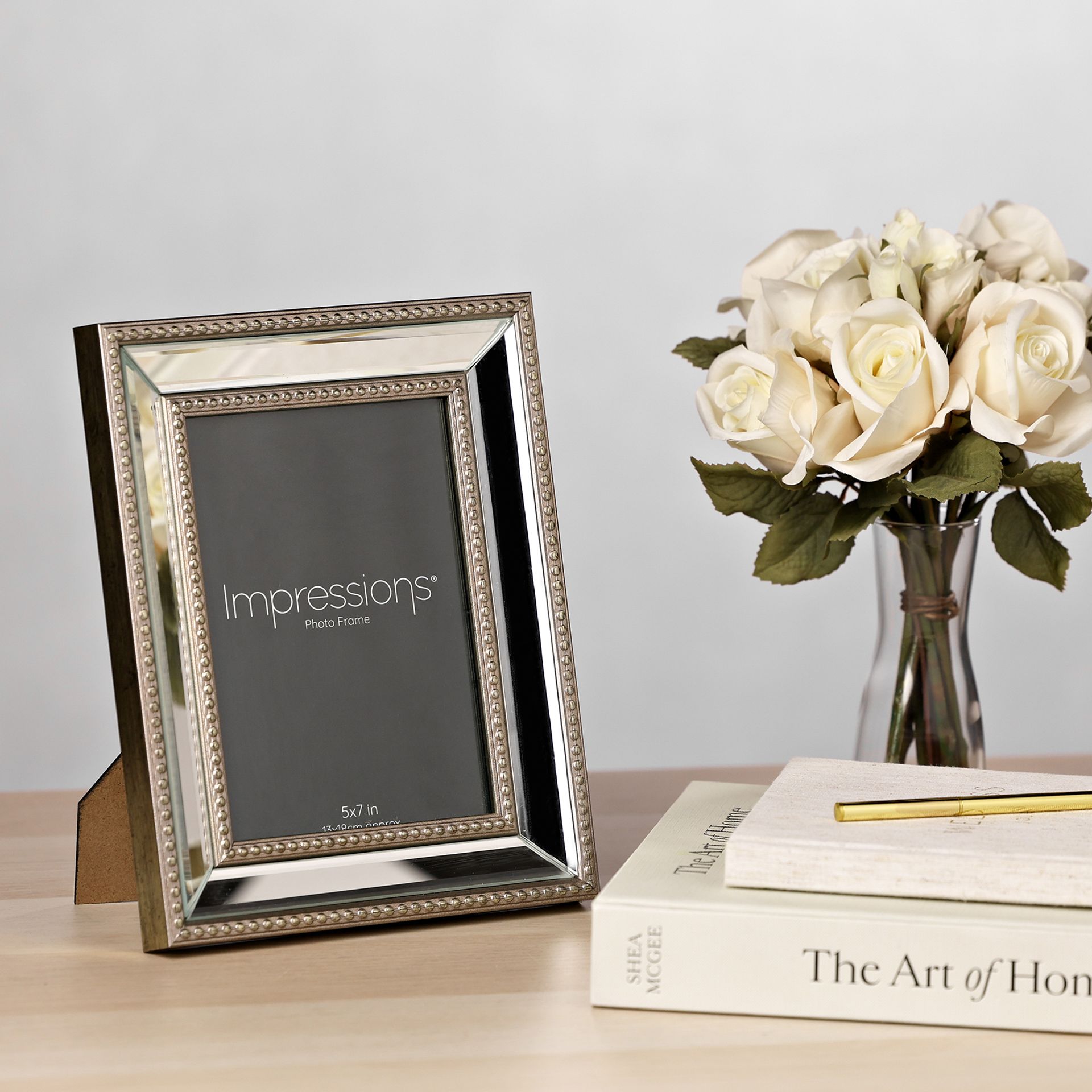 RAMKA NA ZDJĘCIE z lustrem i złotą dekoracyjną obwódką, klasyczny styl z nutą nowoczesności, piękna