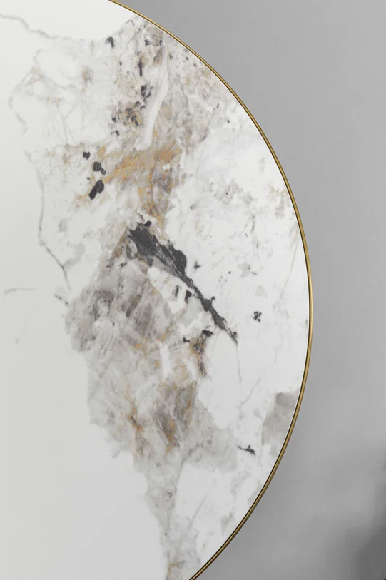 STOLIK POMOCNICZY z brązową podstawą, biały ceramiczny blat, złote stalowe dodatki, nowoczesny styl 50 cm, ekskluzywny