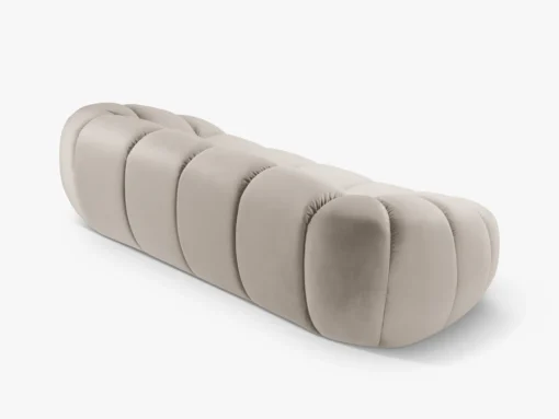 SOFA 3-osobowa Diana o zaoblonych kształtach, pionowe przeszycia, beżowa tkanina, designerski styl, ekskluzywna