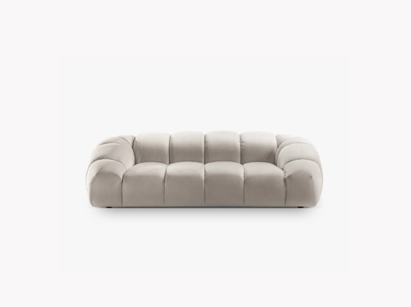SOFA 3-osobowa Diana o zaoblonych kształtach, pionowe przeszycia, beżowa tkanina, designerski styl SOFA 3-osobowa Diana o zaoblonych kształtach, pionowe przeszycia, beżowa tkanina, designerski styl