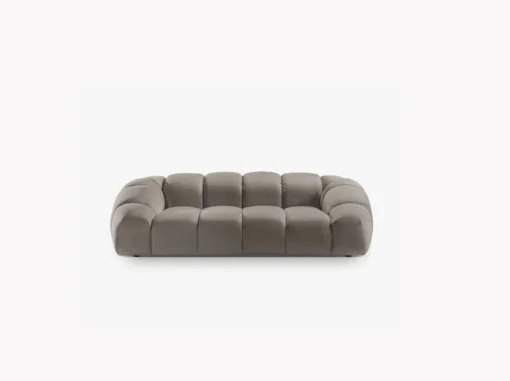SOFA 3-osobowa Diana o zaoblonych kształtach, pionowe przeszycia, szarobrązowa tkanina, designerski styl