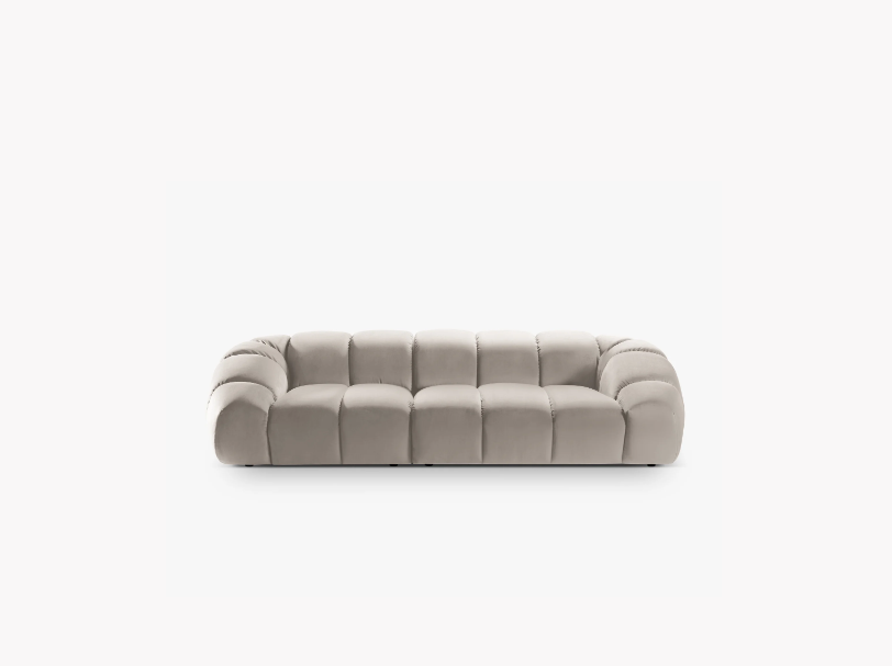 SOFA 4-osobowa Diana o zaoblonych kształtach, pionowe przeszycia, beżowa tkanina, designerski styl