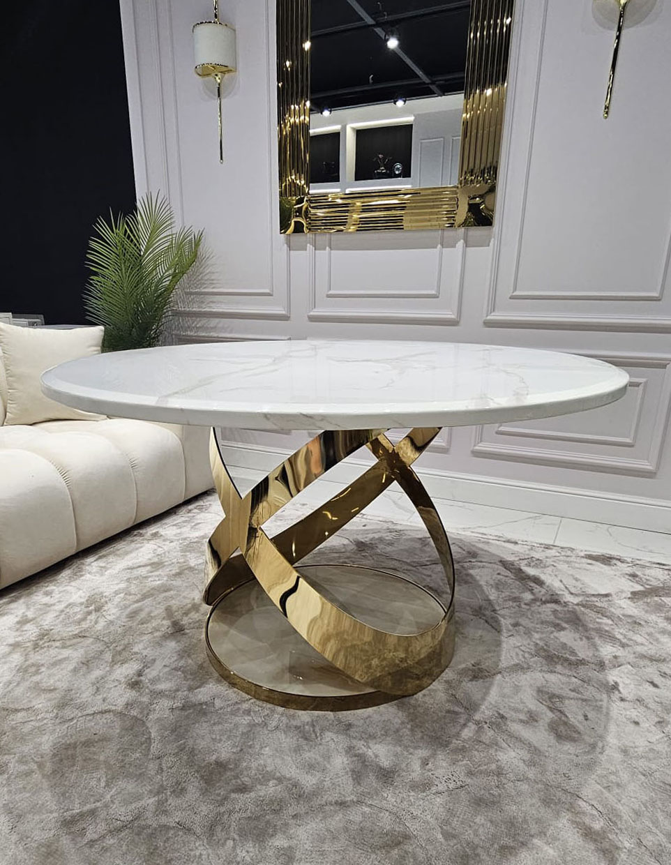 STÓŁ JADALNIANY Mosseo okrągły, blat z konglomeratu marmurowego, designerska podstawa w błyszczącym złocie