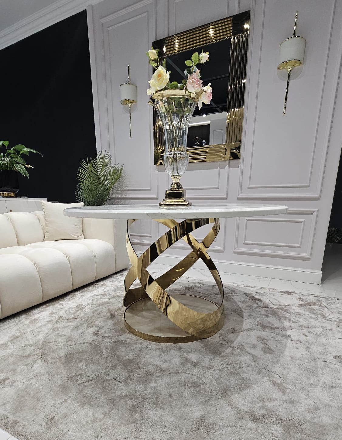 STÓŁ JADALNIANY Mosseo okrągły, blat z konglomeratu marmurowego, designerska podstawa w błyszczącym złocie, ekskluzywny