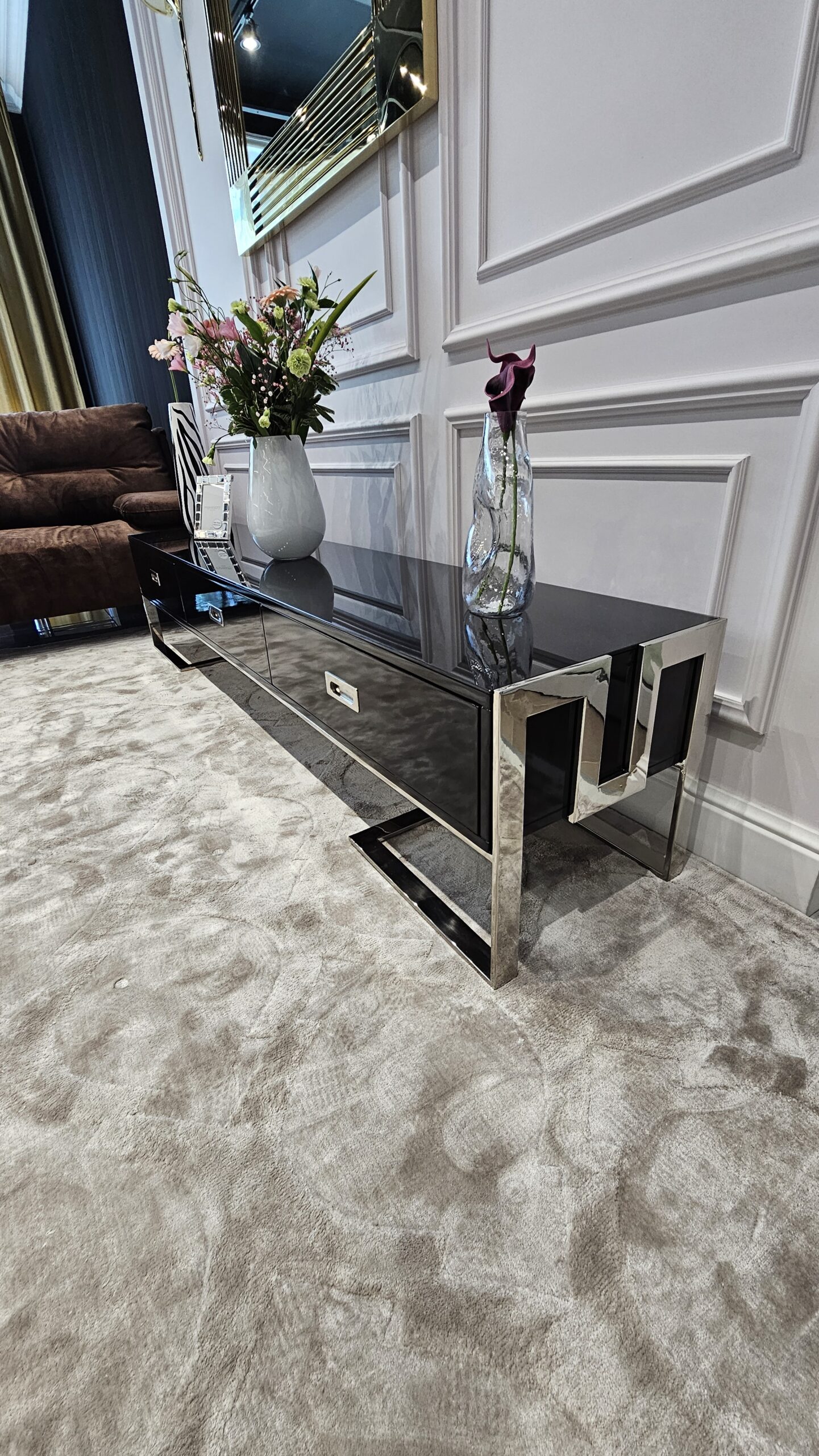 SZAFKA RTV Espiro czarna prostokątna srebrne akcenty styl glamour nowoczesny, ekskluzywna