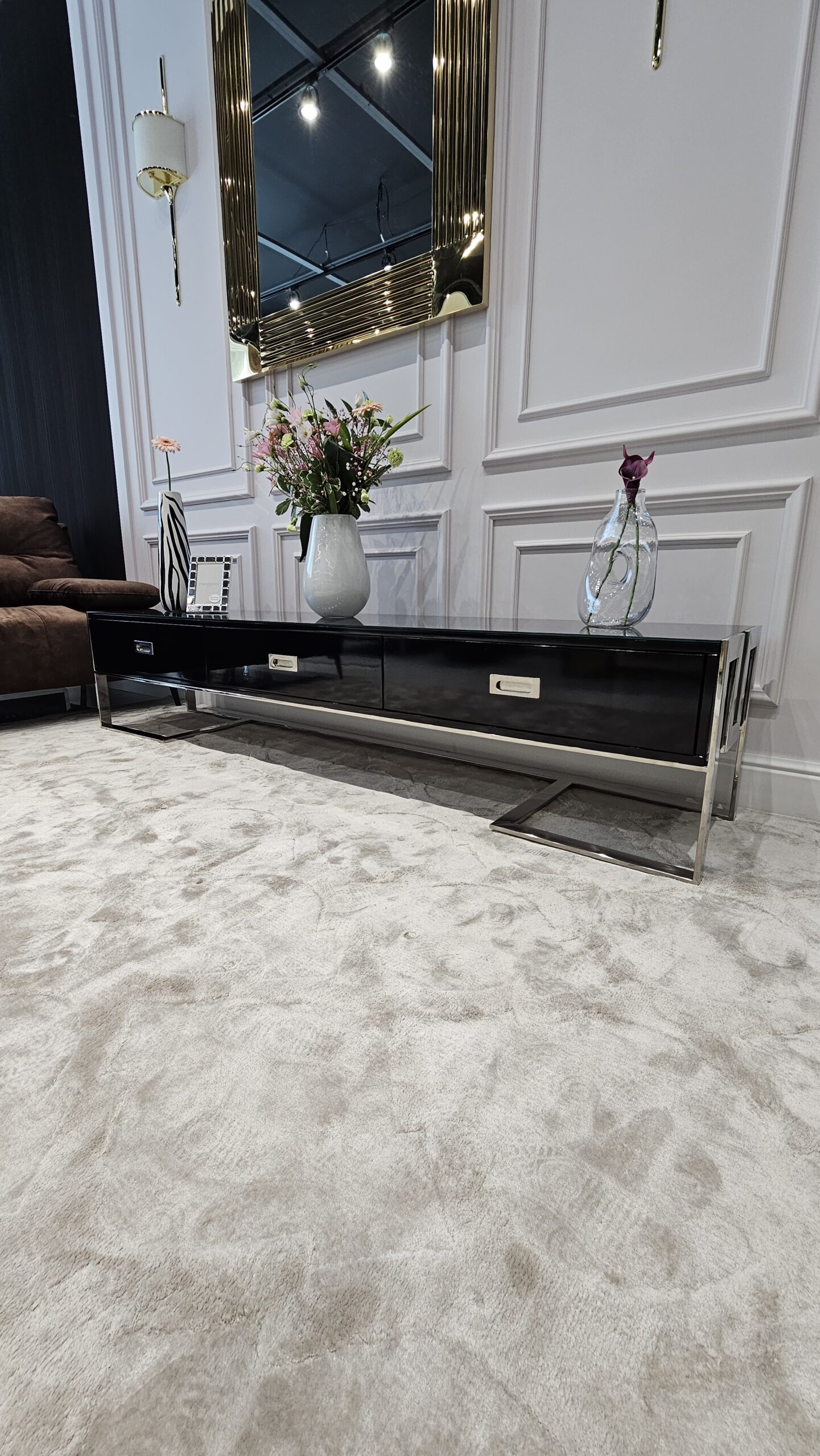 SZAFKA RTV Espiro czarna prostokątna srebrne akcenty styl glamour nowoczesny, piękna