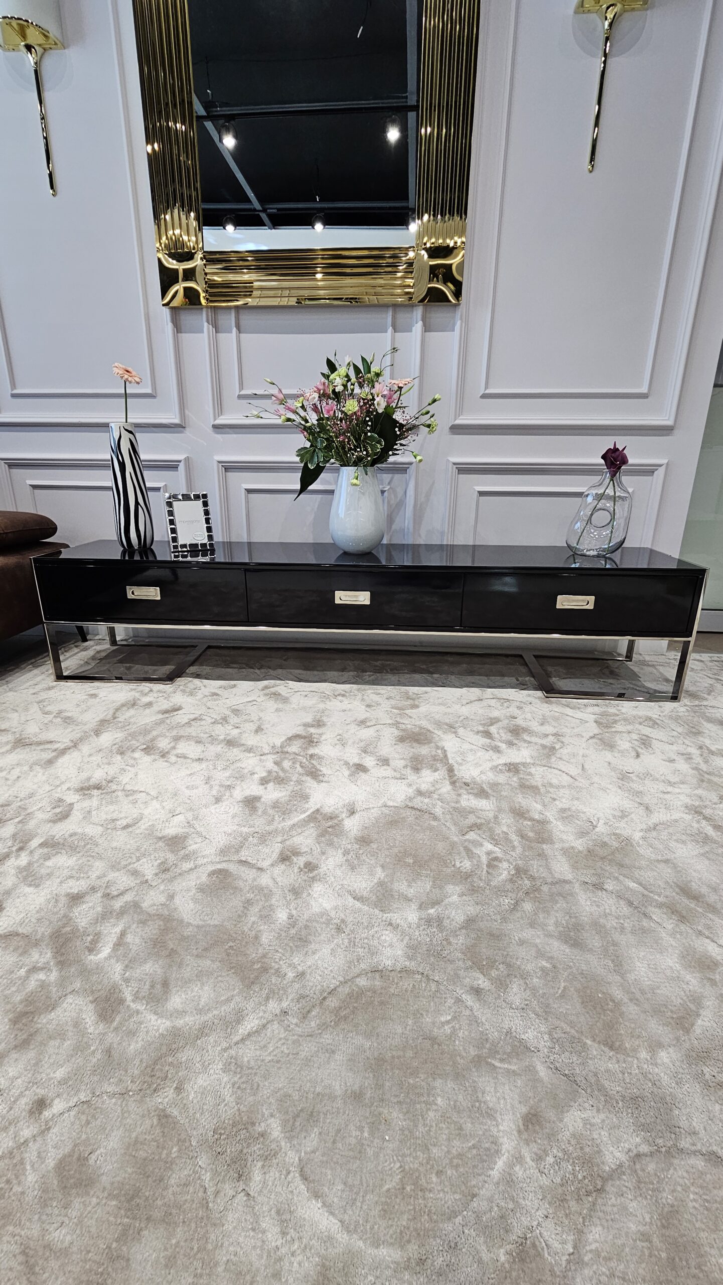 SZAFKA RTV Espiro czarna prostokątna srebrne akcenty styl glamour nowoczesny, wyjątkowa