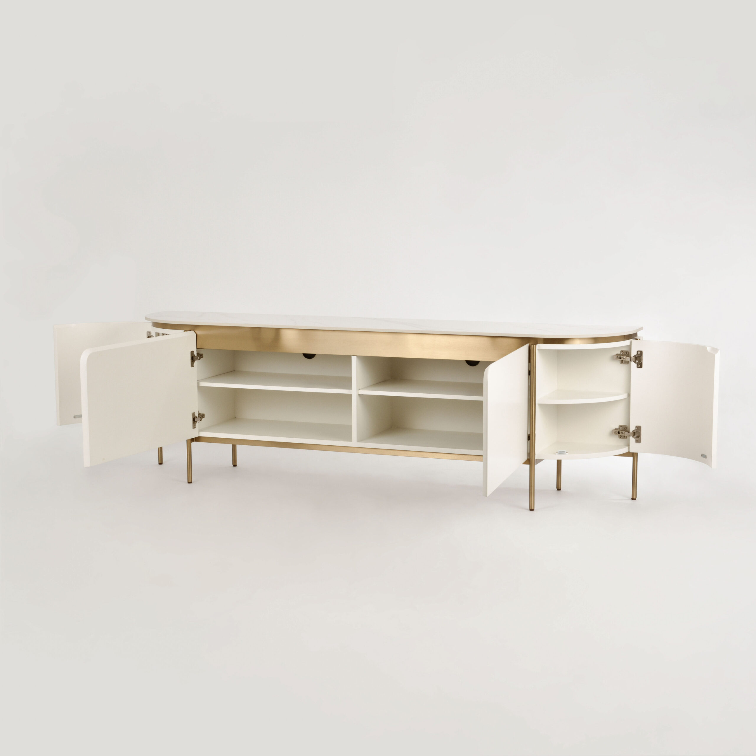 SZAFKA RTV w kolorze ecru z białymi, metalowymi dodatkami, blat z marmuru syntetycznego, ryflowane boki, nowoczesny glamour, z szafkami SZAFKA RTV w kolorze ecru z białymi, metalowymi dodatkami, blat z marmuru syntetycznego, ryflowane boki, nowoczesny glamour, z szafkami