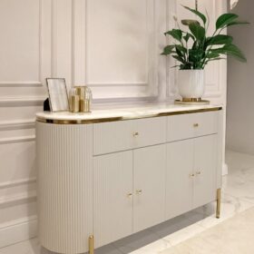KOMODA Anne Cashmir, ryflowana na złotych metalowych nóżkach, kaszmirowa, blat z konglomeratu marmurowego, nowoczesny glamour
