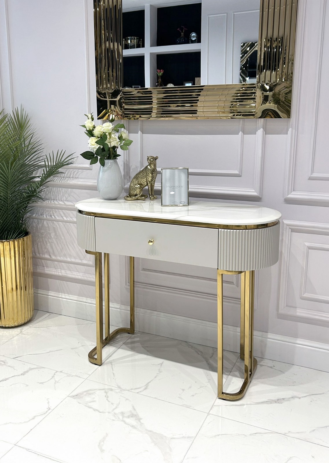 KONSOLA Anne Cashmir, złote nogi i detale, szuflada, kaszmirowa, ryflowane boki, blat z konglomeratu marmurowego 100 cm