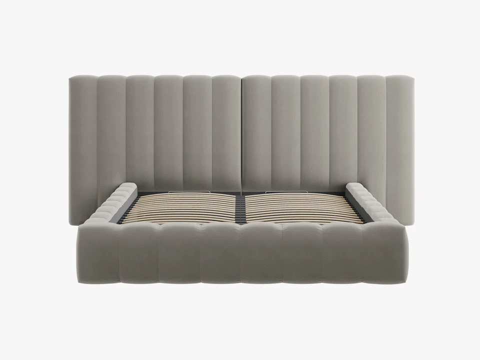 ŁÓŻKO Kelp tapicerowane, z podwójnym wezgłowiem, pionowe przeszycia, falista krawędź, jasnoszara tkanina, designerski styl, ekskluzywne ŁÓŻKO Kelp tapicerowane, z podwójnym wezgłowiem, pionowe przeszycia, falista krawędź, jasnoszara tkanina, designerski styl, ekskluzywne