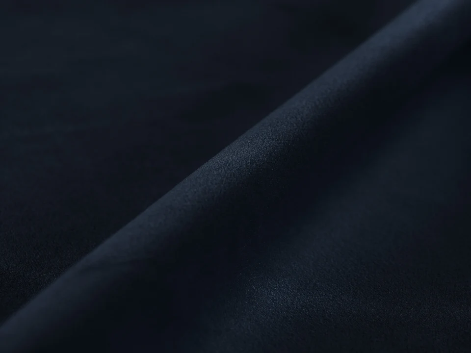 ŁÓŻKO Lupine tapicerowane, zaokrąglone kształty, piękne pionowe przeszycia, ciemnoniebieska tkanina, designerski styl, premium ŁÓŻKO Lupine tapicerowane, zaokrąglone kształty, piękne pionowe przeszycia, ciemnoniebieska tkanina, designerski styl, premium