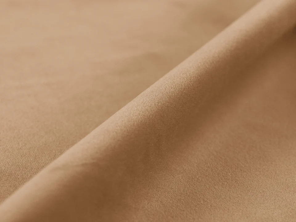 ŁÓŻKO Lupine tapicerowane, zaokrąglone kształty, piękne pionowe przeszycia, piaskowa tkanina, designerski styl, wyrafinowane ŁÓŻKO Lupine tapicerowane, zaokrąglone kształty, piękne pionowe przeszycia, piaskowa tkanina, designerski styl, wyrafinowane