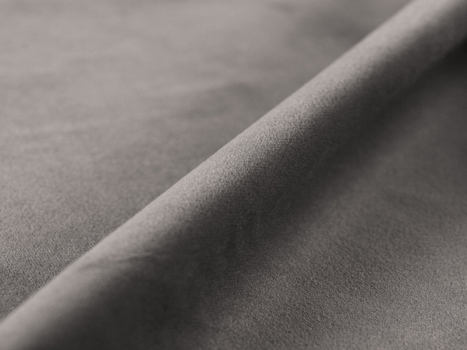 ŁÓŻKO Lupine tapicerowane, zaokrąglone kształty, piękne pionowe przeszycia, szara tkanina, designerski styl, ekskluzywne ŁÓŻKO Lupine tapicerowane, zaokrąglone kształty, piękne pionowe przeszycia, szara tkanina, designerski styl, ekskluzywne