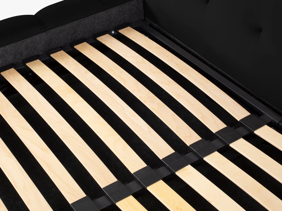 ŁÓŻKO Mamaia tapicerowane, designerskie przeszycia, czarna tkanina, designerski styl, premium ŁÓŻKO Mamaia tapicerowane, designerskie przeszycia, czarna tkanina, designerski styl, premium