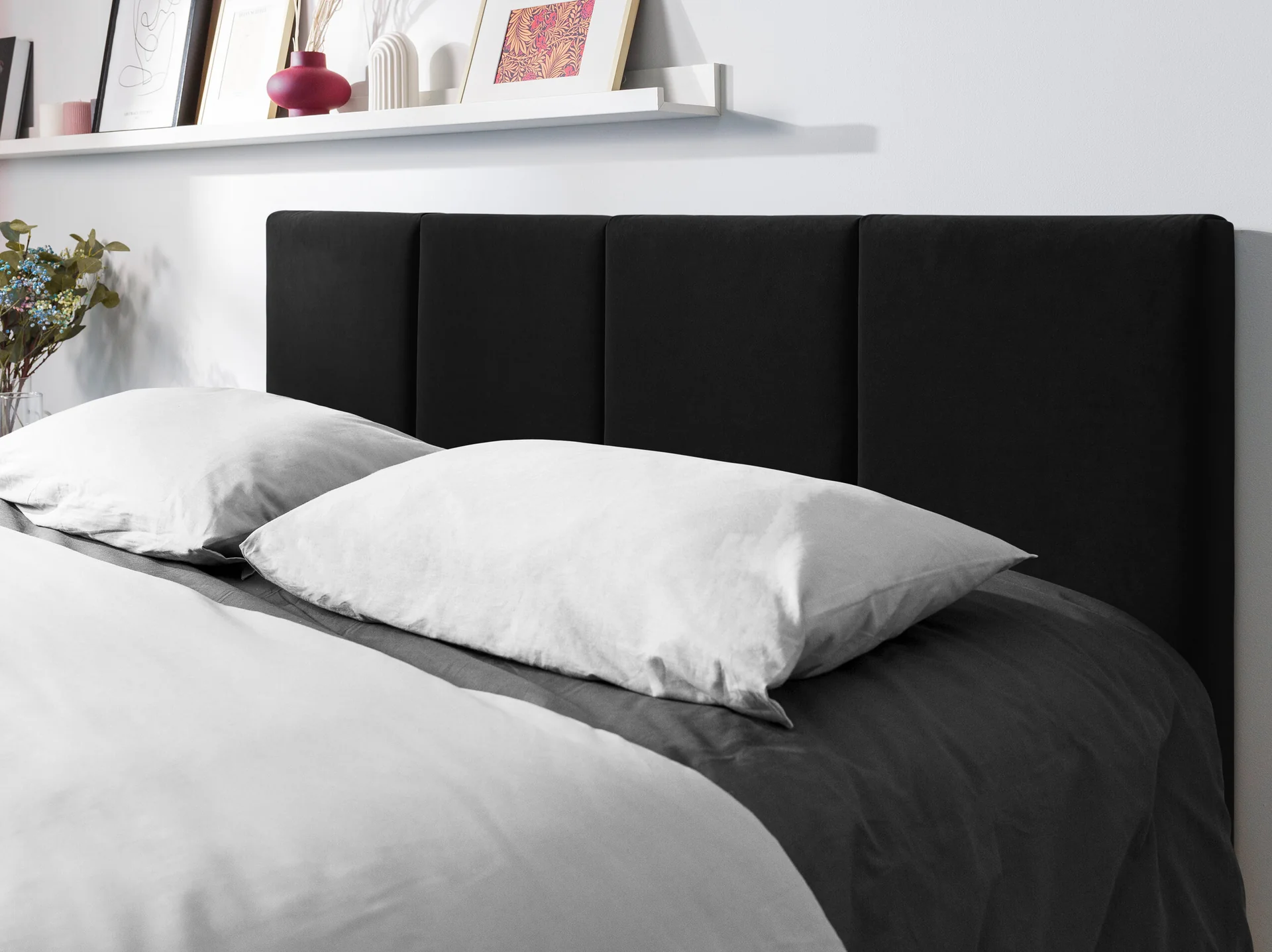 ŁÓŻKO Pyla tapicerowane, pionowe przeszycia na zagłówku, proste kształty, czarna tkanina, nowoczesny styl, na zamówienie ŁÓŻKO Pyla tapicerowane, pionowe przeszycia na zagłówku, proste kształty, czarna tkanina, nowoczesny styl, na zamówienie