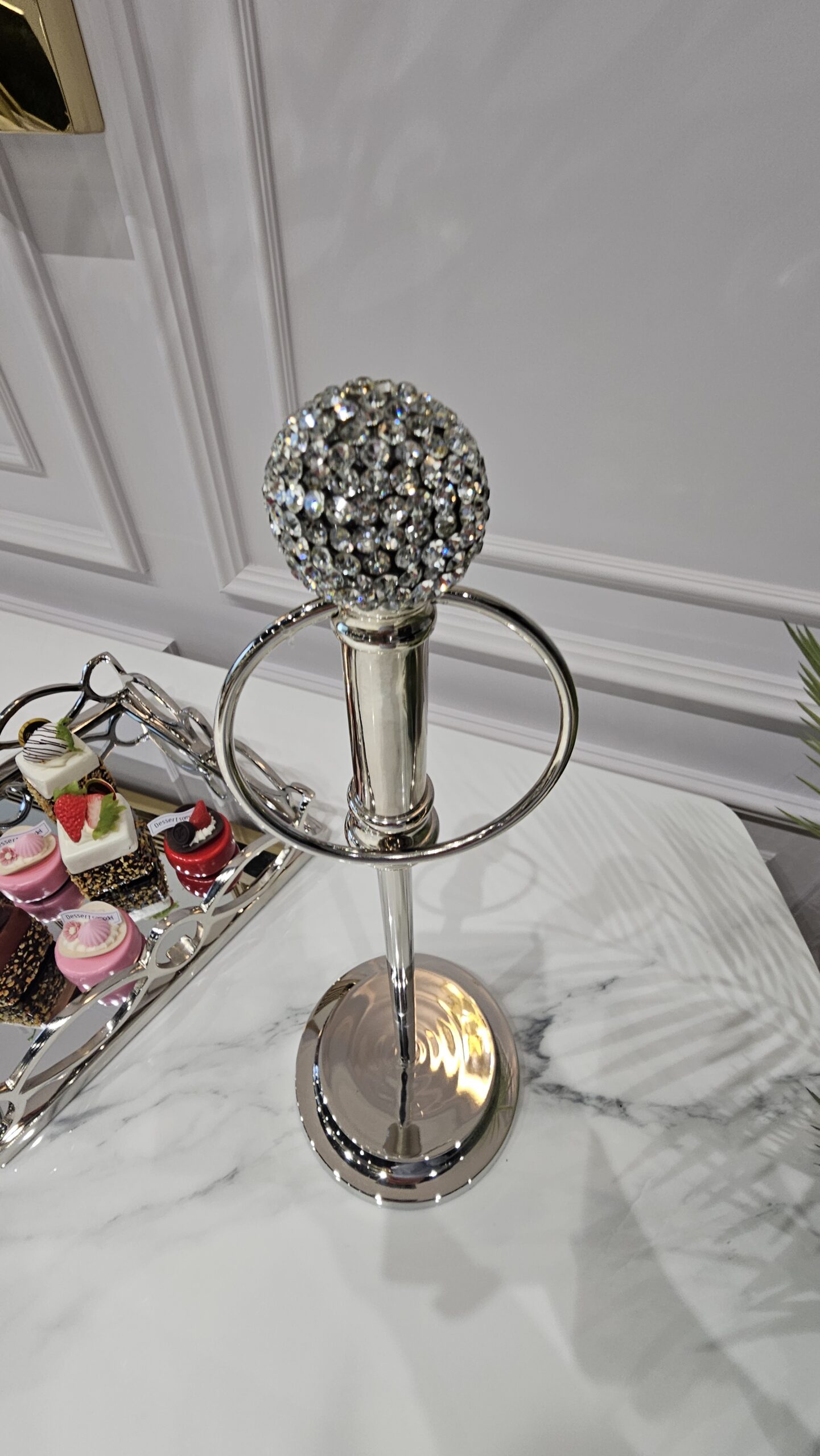 STOJAK NA RĘCZNIK PAPIEROWY srebrny, z kryształową kulą, styl glamour, ekskluzywny
