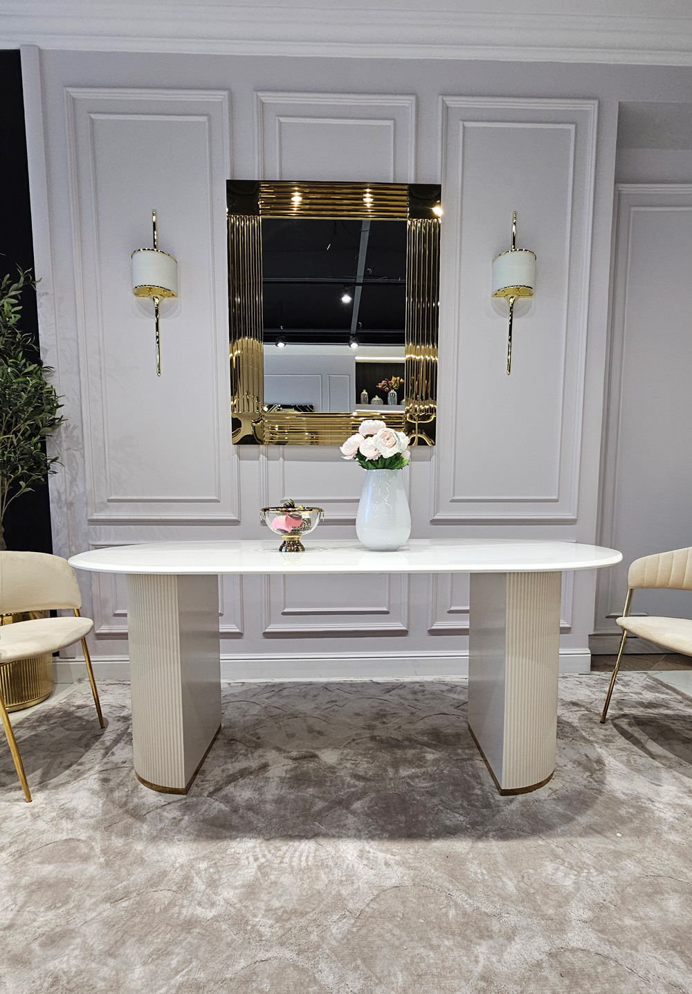 STÓŁ Incante owalny na dwóch nogach, biały z złotymi detalami, blat z konglomeratu marmurowego, nowoczesny, ekskluzywny