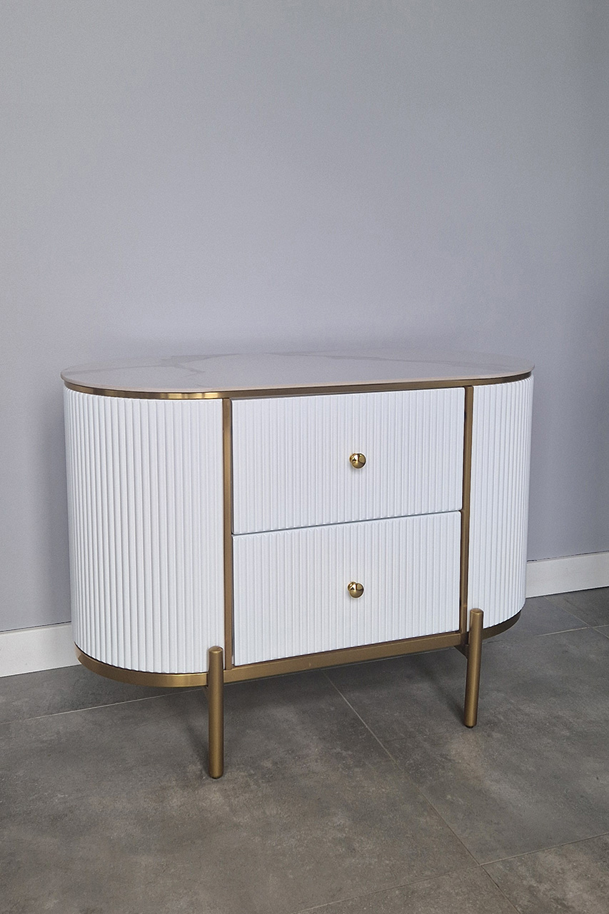 KOMODA ryflowana, biała ze złotymi detalami, zaokrąglony kształt, dwie szuflady, styl glamour, piękna KOMODA ryflowana, biała ze złotymi detalami, zaokrąglony kształt, dwie szuflady, styl glamour, piękna