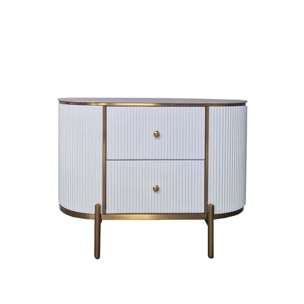 KOMODA ryflowana, biała ze złotymi detalami, zaokrąglony kształt, dwie szuflady, styl glamour KOMODA ryflowana, biała ze złotymi detalami, zaokrąglony kształt, dwie szuflady, styl glamour