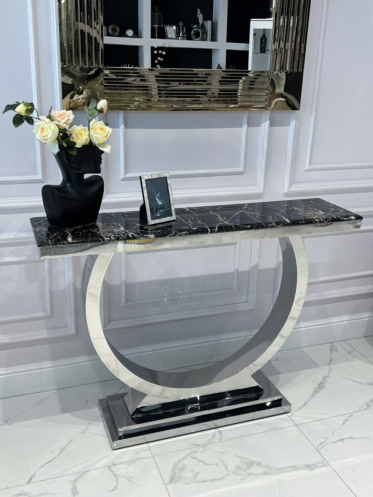 KONSOLA RING na srebrnej, dostojnej, okrągłej podstawie, wysoki połysk, blat z konglomeratu marmurowego, glamour, piękna KONSOLA RING na srebrnej, dostojnej, okrągłej podstawie, wysoki połysk, blat z konglomeratu marmurowego, glamour, piękna