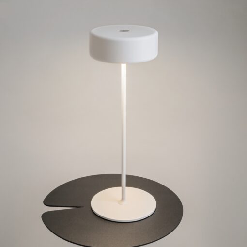 LAMPA STOŁOWA LED z metalową cienką nogą na płaskiej okrągłej podstawie, biała, akrylowy klosz, nowoczesny design, ekskluzywna