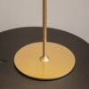 LAMPA STOŁOWA LED z metalową cienką nogą na płaskiej okrągłej podstawie, złota, akrylowy klosz, nowoczesny design, premium