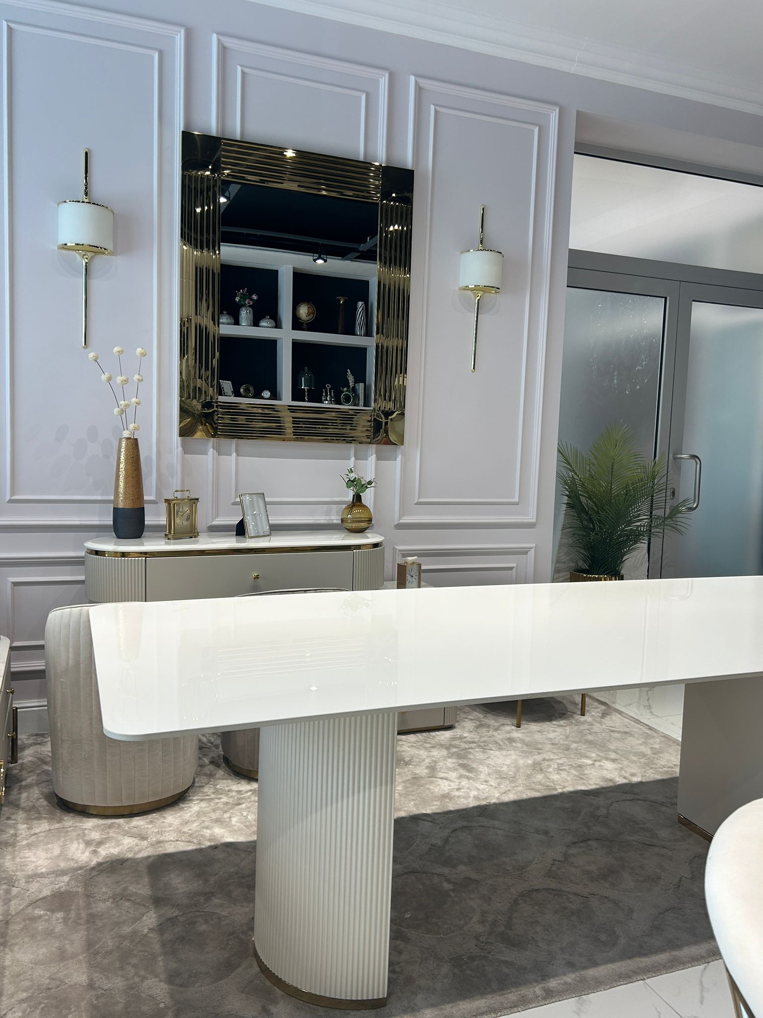 STÓŁ Incante owalny na dwóch nogach, nogi z MDF-u lakierowanego, biały z złotymi detalami, blat ze spieku kamiennego - 220 x 100 cm-1