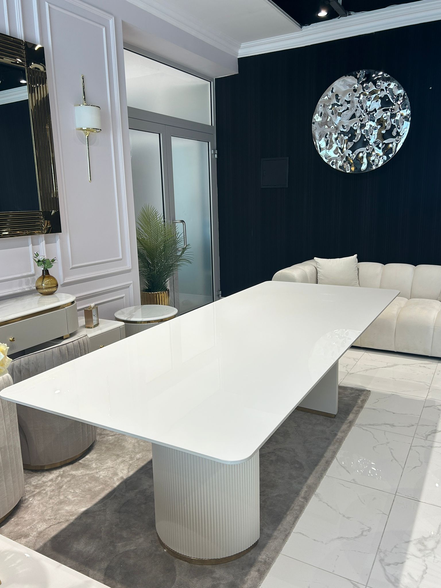 STÓŁ Incante owalny na dwóch nogach, nogi z MDF-u lakierowanego, biały z złotymi detalami, blat ze spieku kamiennego - 220 x 100 cm, do jadalni