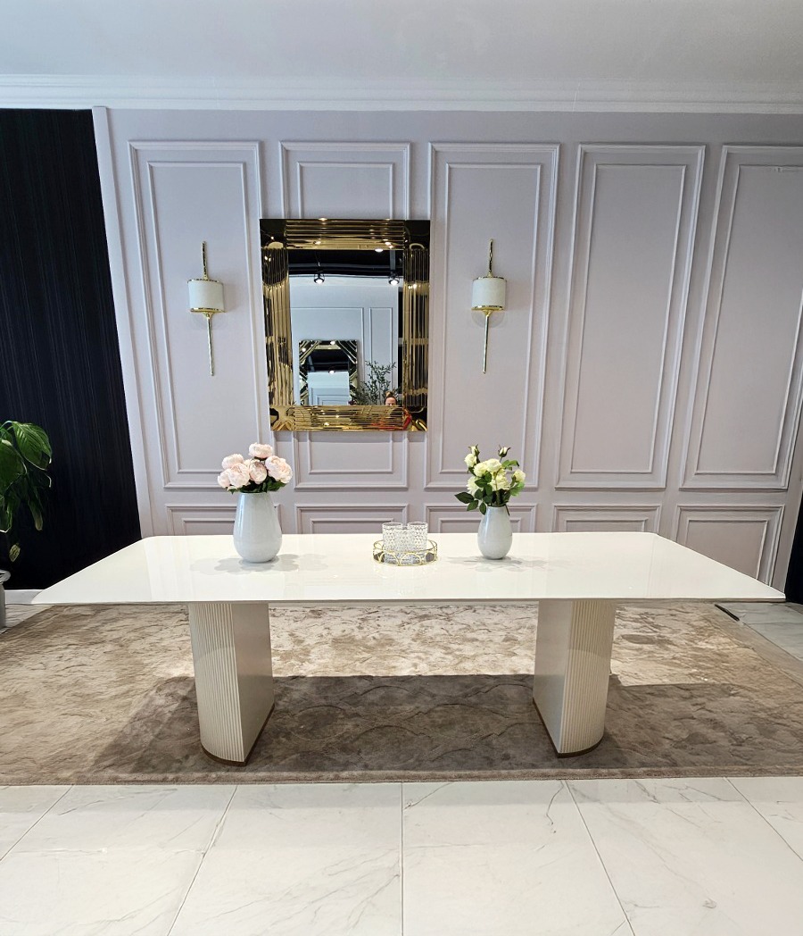 STÓŁ Incante owalny na dwóch nogach, nogi z MDF-u lakierowanego, złamana biel z złotymi detalami, blat ze spieku kamiennego – 240 x 100 cm, piękny