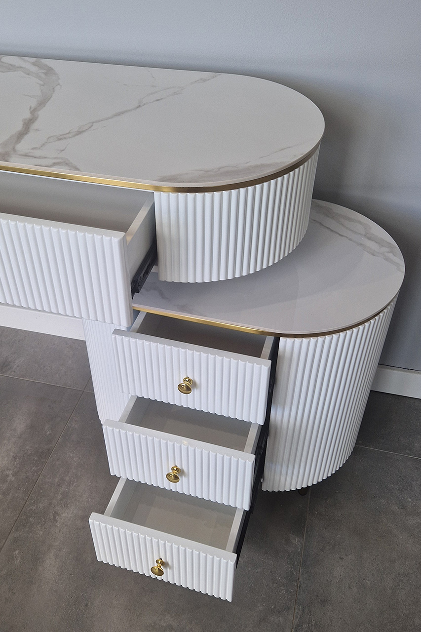 TOALETKA z boczną szafką, ryflowany, biały korpus, złote metalowe detale, blat ze spieku kaminnego, glamour, ekskluzywna
