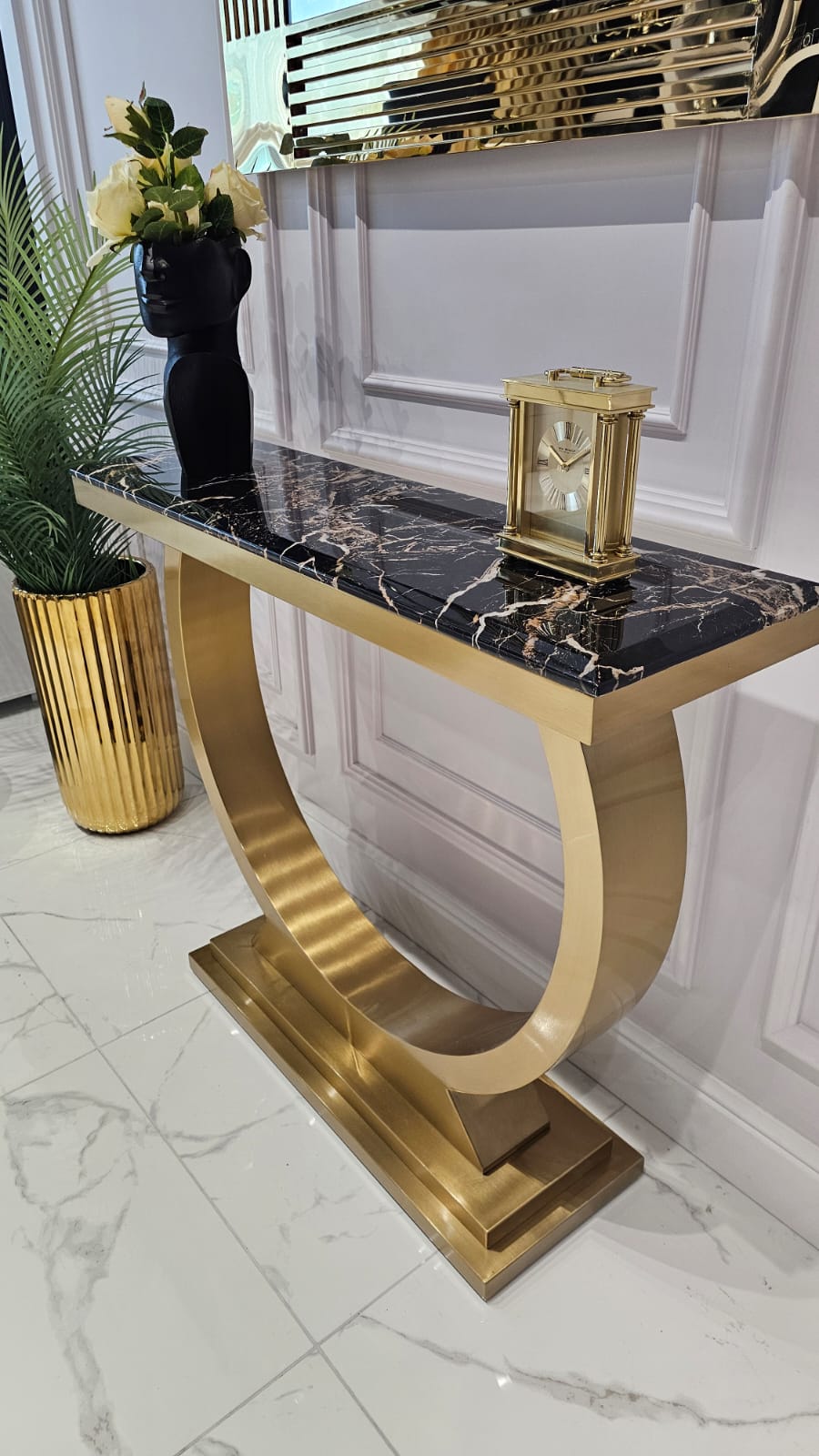 KONSOLA RING na złotej szczotkowanej, dostojnej, okrągłej podstawie, blat z konglomeratu marmurowego, glamour, elegancka KONSOLA RING na złotej szczotkowanej, dostojnej, okrągłej podstawie, blat z konglomeratu marmurowego, glamour, elegancka